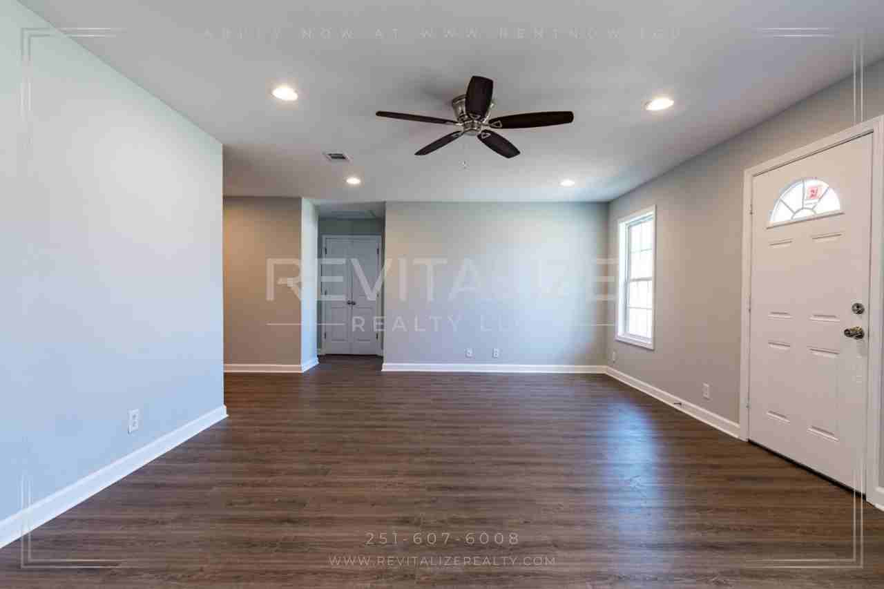 2109 S Woodlawn Dr - Photo 3 of 15