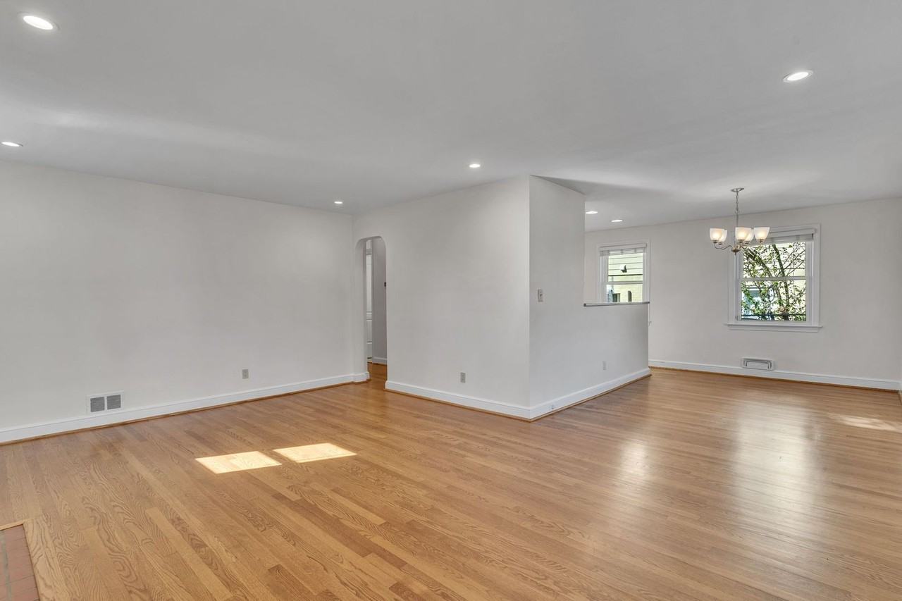 2446 North Jefferson Street - Photo 2 of 39