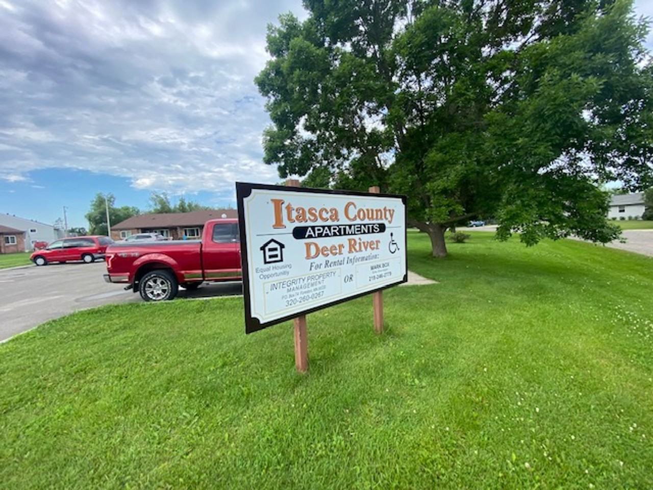 1022 Comstock Drive - Photo 3 of 8