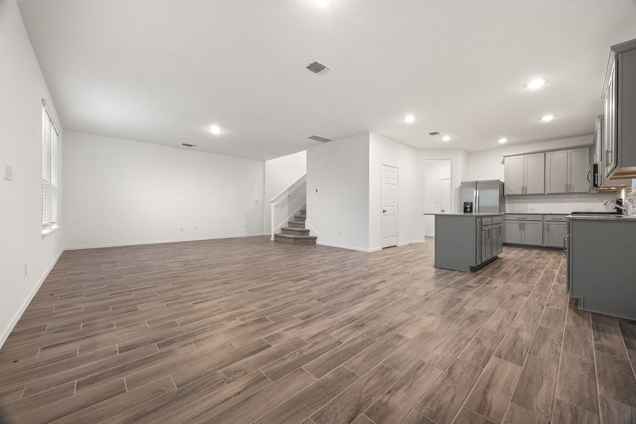 249 Redonda Dr - Photo 4 of 17