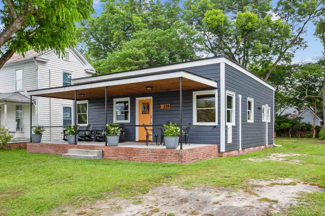 226 E Water St - Photo 2 of 32