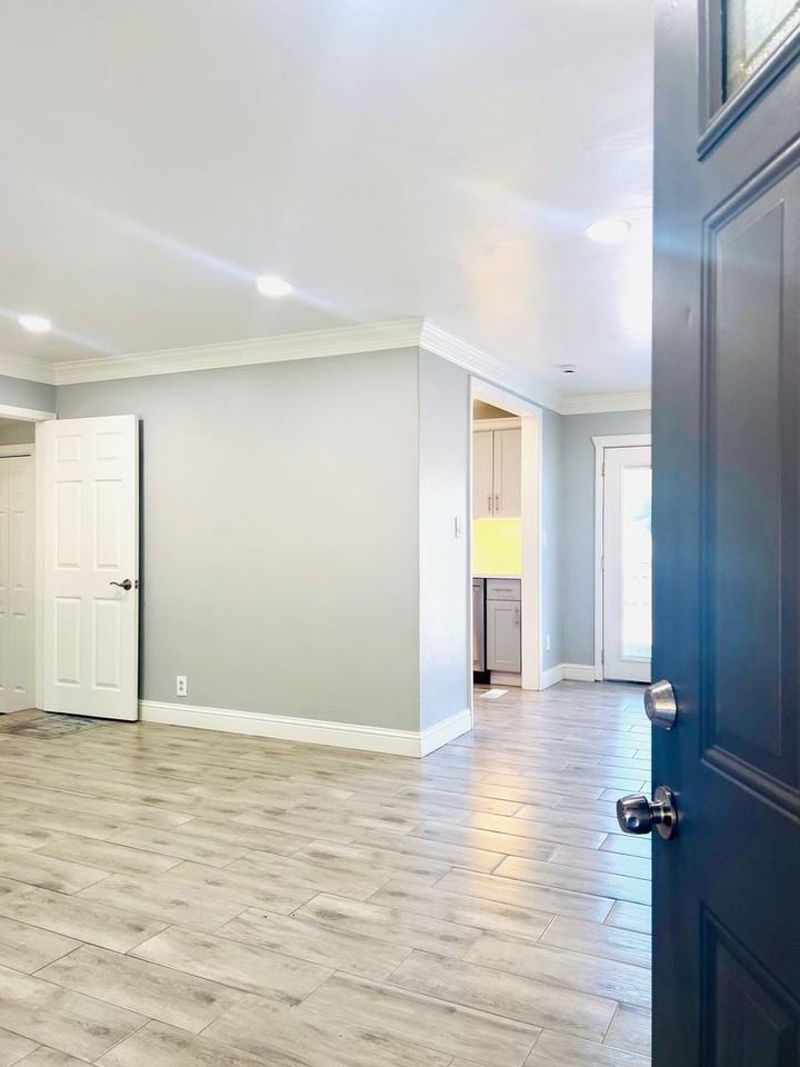 3120 Laurel St - Photo 2 of 27