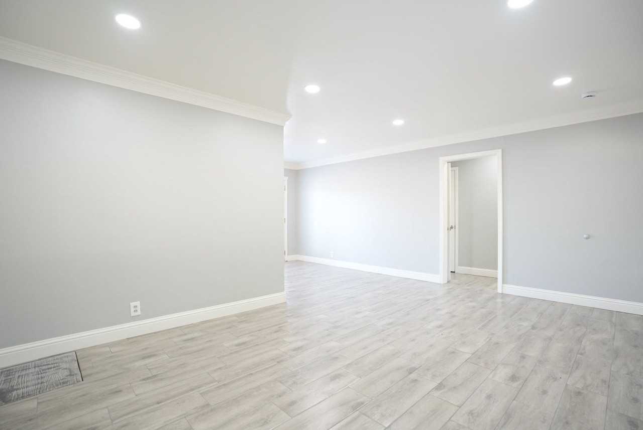 3120 Laurel St - Photo 4 of 27