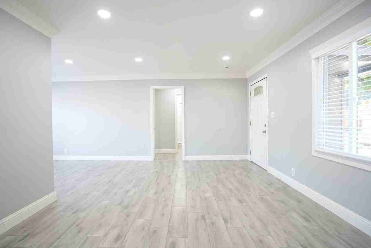 3120 Laurel St - Photo 5 of 27