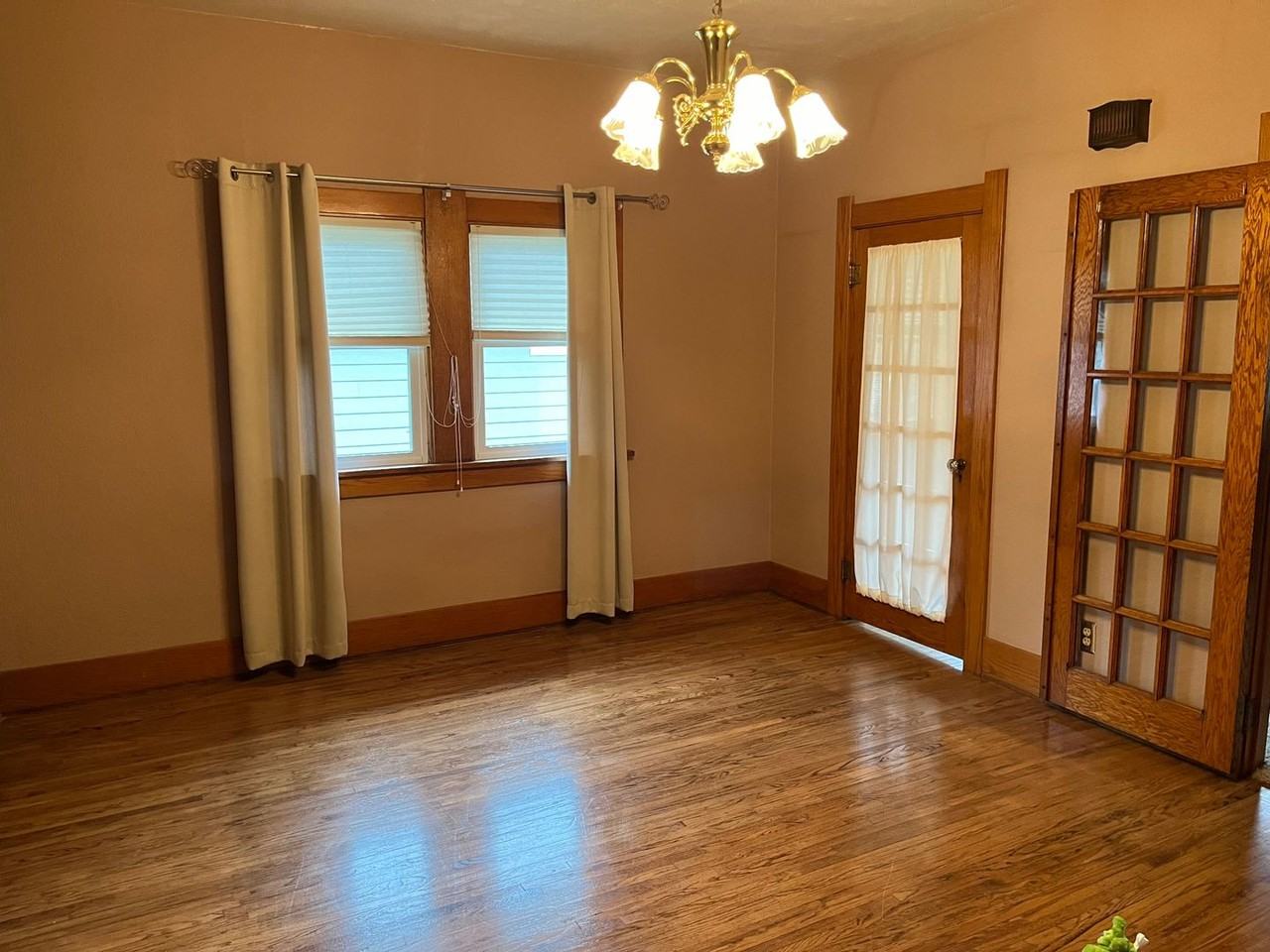 1506 N Saint Joseph Ave - Photo 3 of 15