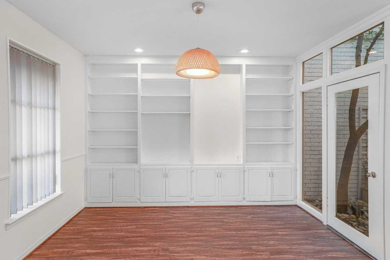 7432 Woodthrush Dr - Photo 2 of 25