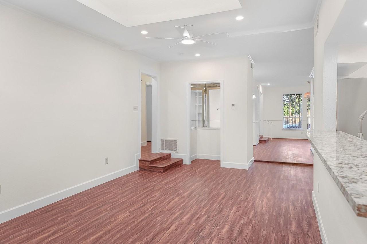 7432 Woodthrush Dr - Photo 3 of 25