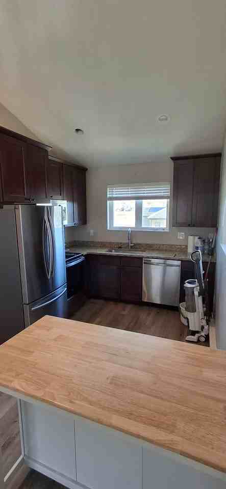 300 Tyler Ln - Photo 3 of 9