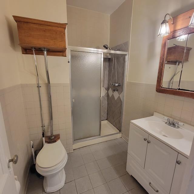 6 Eastman Ter - Photo 4 of 10