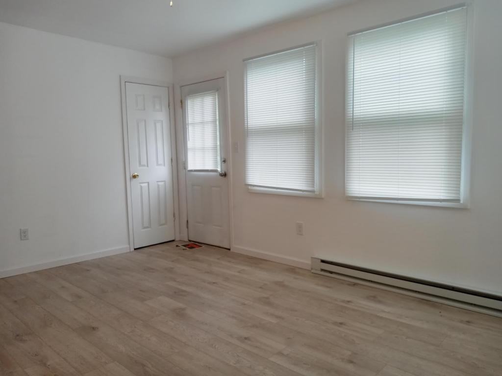 197 Hollingsworth Mnr - Photo 3 of 9