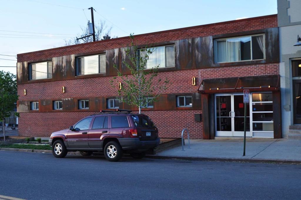 2801 N Downing St #D - Photo 2 of 9