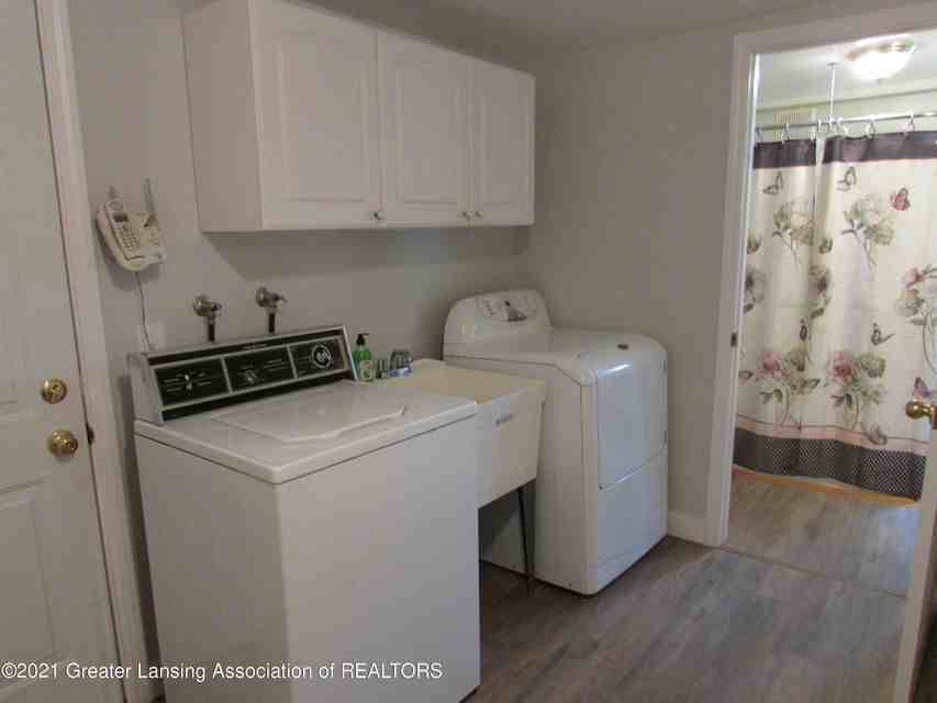 1398 Hagadorn Rd - Photo 2 of 26