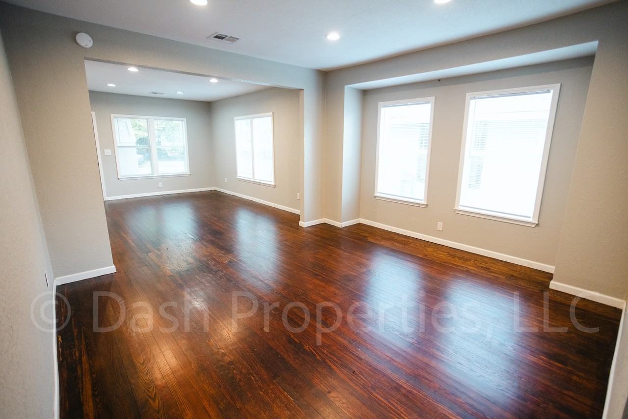 1720 W Reconciliation Way - Photo 3 of 18