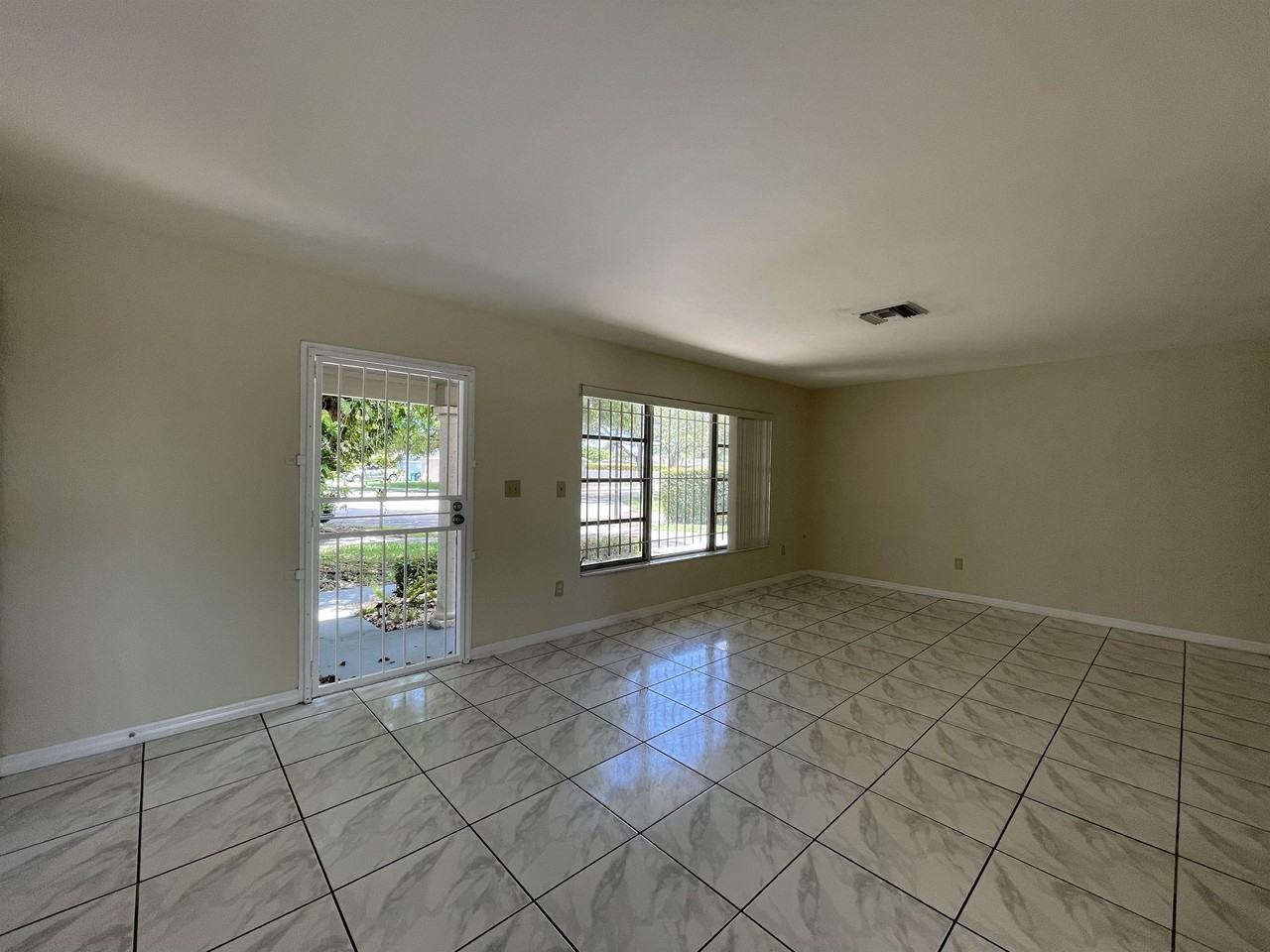 8301 Sw 129th Ave - Photo 3 of 26