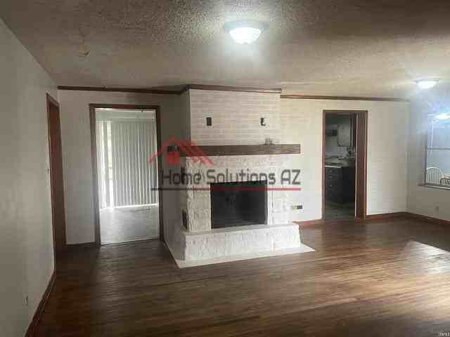 2822 N Webster St - Photo 2 of 17