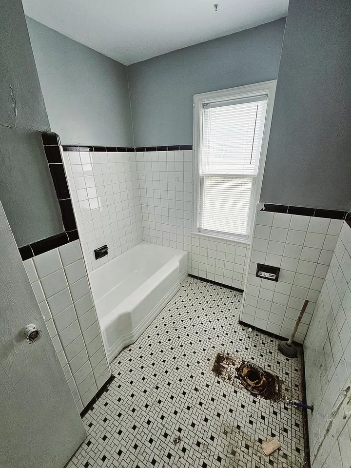 11088 Charlemagne St - Photo 2 of 4