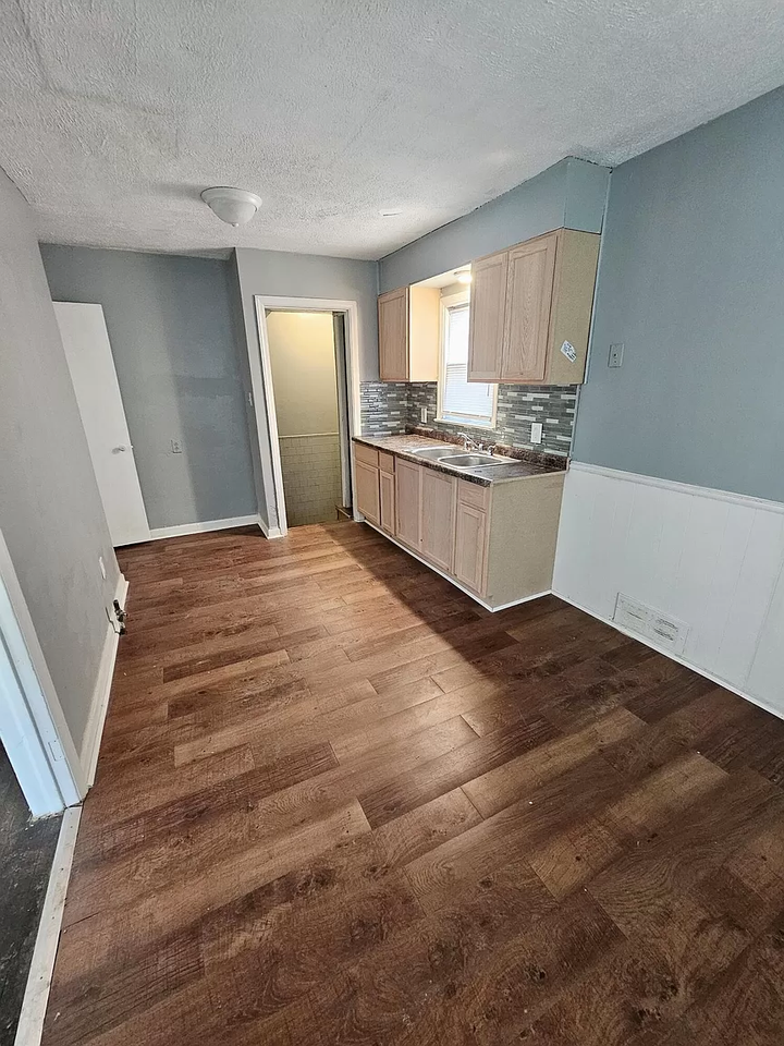 11088 Charlemagne St - Photo 3 of 4