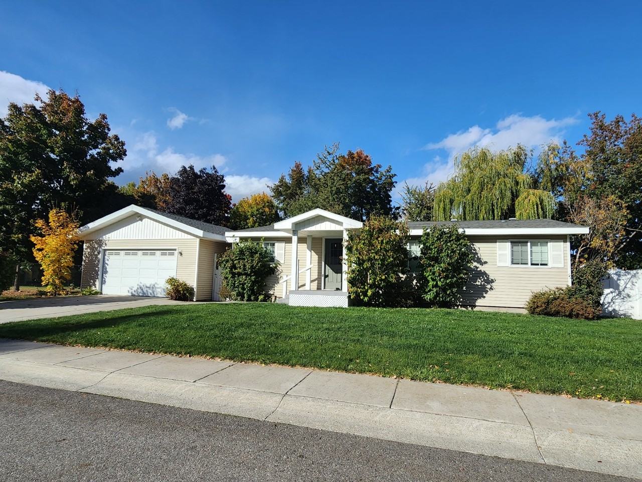 715 W Mikies Pl - Photo 2 of 29