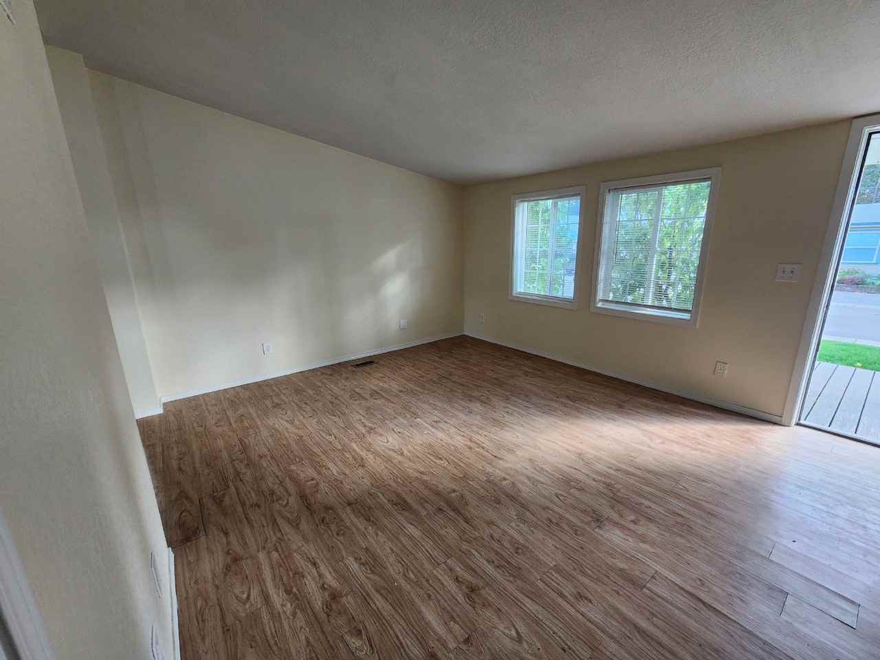 715 W Mikies Pl - Photo 5 of 29