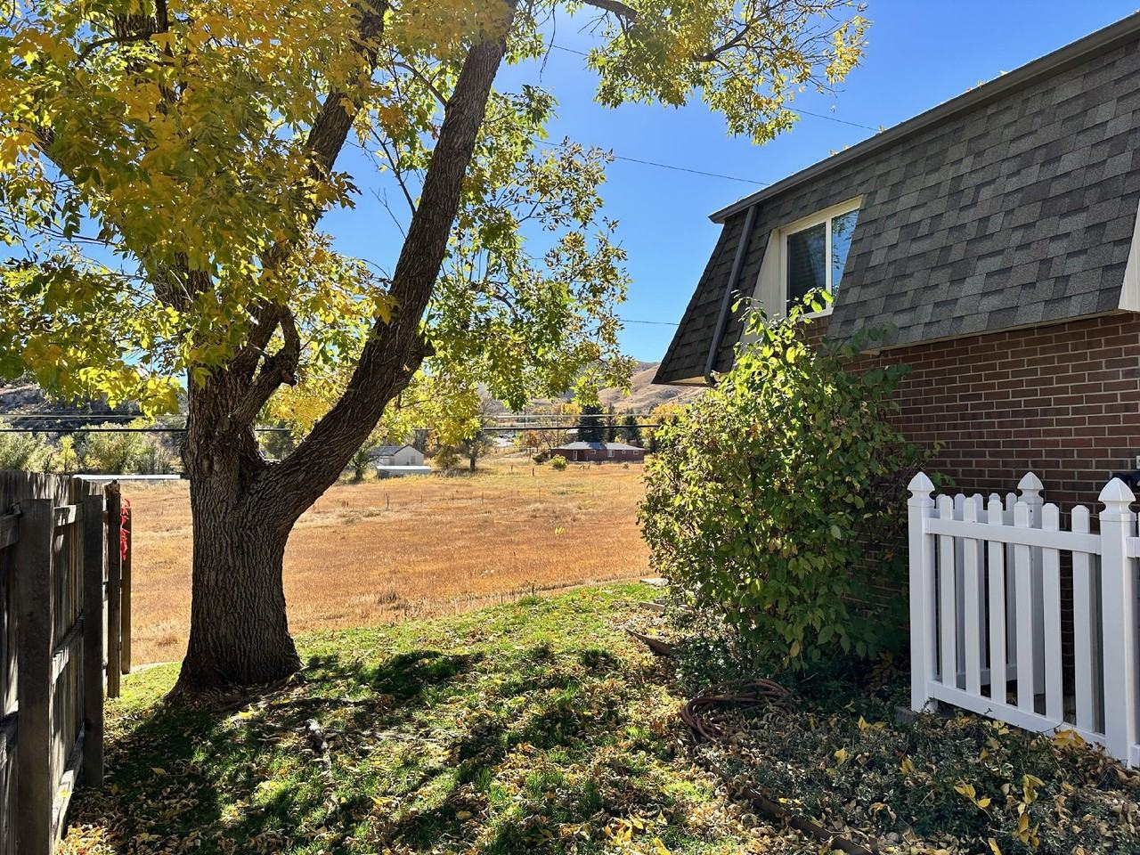 18236 W 3rd Ave Apt 4 - Photo 2 of 33