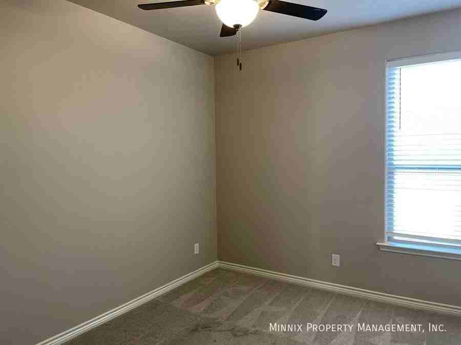 5305 Kilyn Ct - Photo 3 of 14