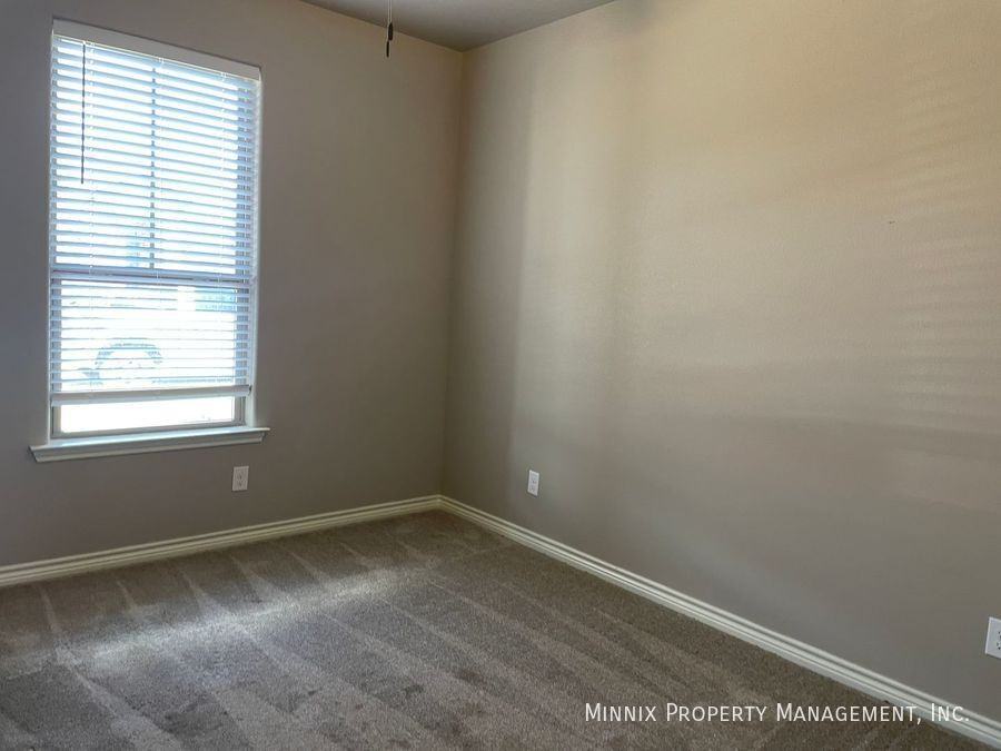 5305 Kilyn Ct - Photo 4 of 14