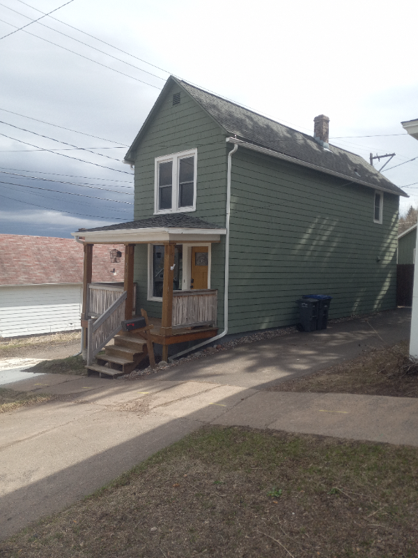 923 N 4th Ave E - Photo 2 of 18