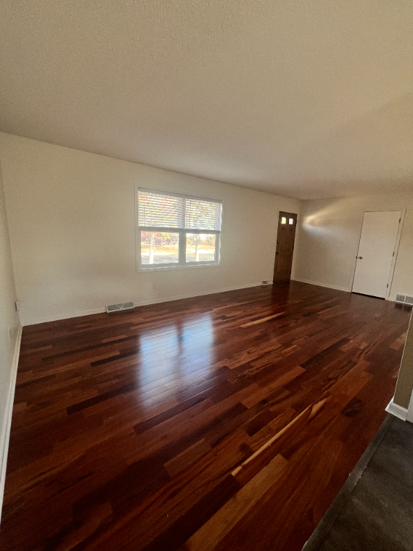 135 Willow Dr W - Photo 2 of 13