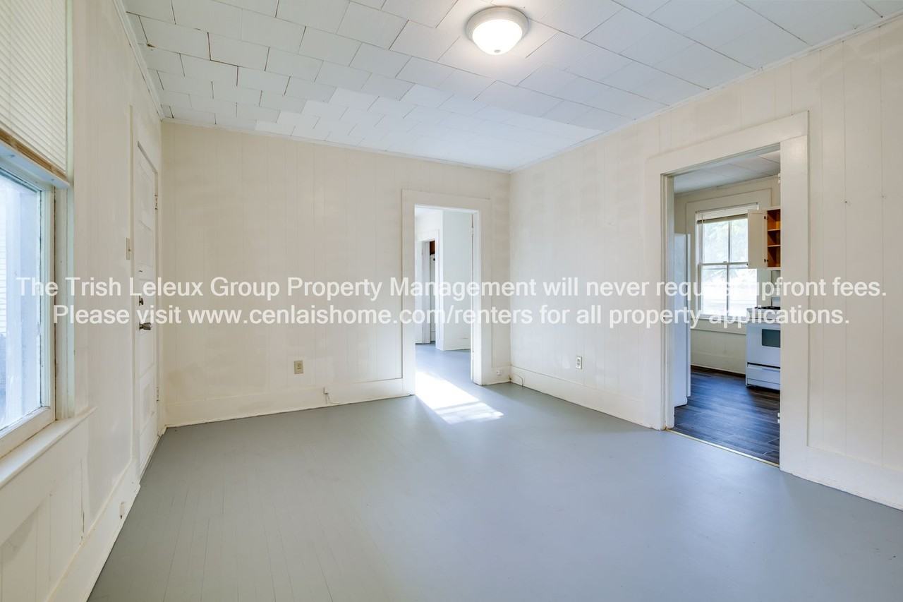 2220 1/2 Elliott St - Photo 2 of 8