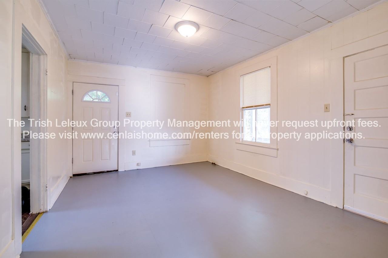 2220 1/2 Elliott St - Photo 3 of 8