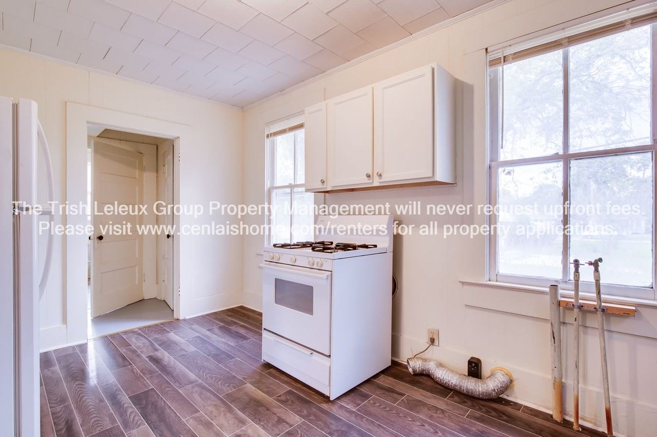 2220 1/2 Elliott St - Photo 4 of 8