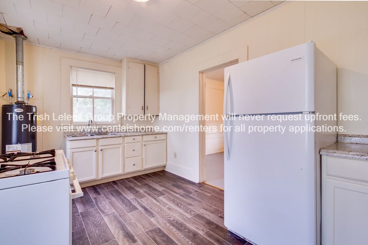2220 1/2 Elliott St - Photo 5 of 8