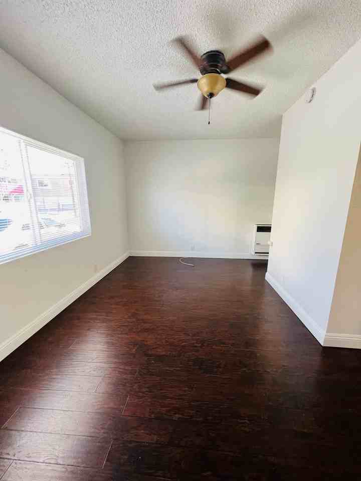 1568 - Photo 2 of 21