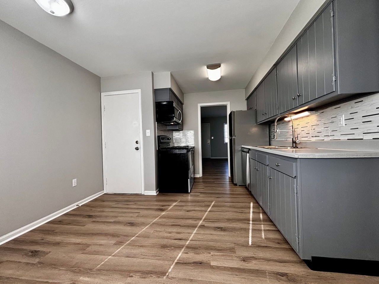 3124-3126 Silver Rock Avenue - Photo 2 of 20