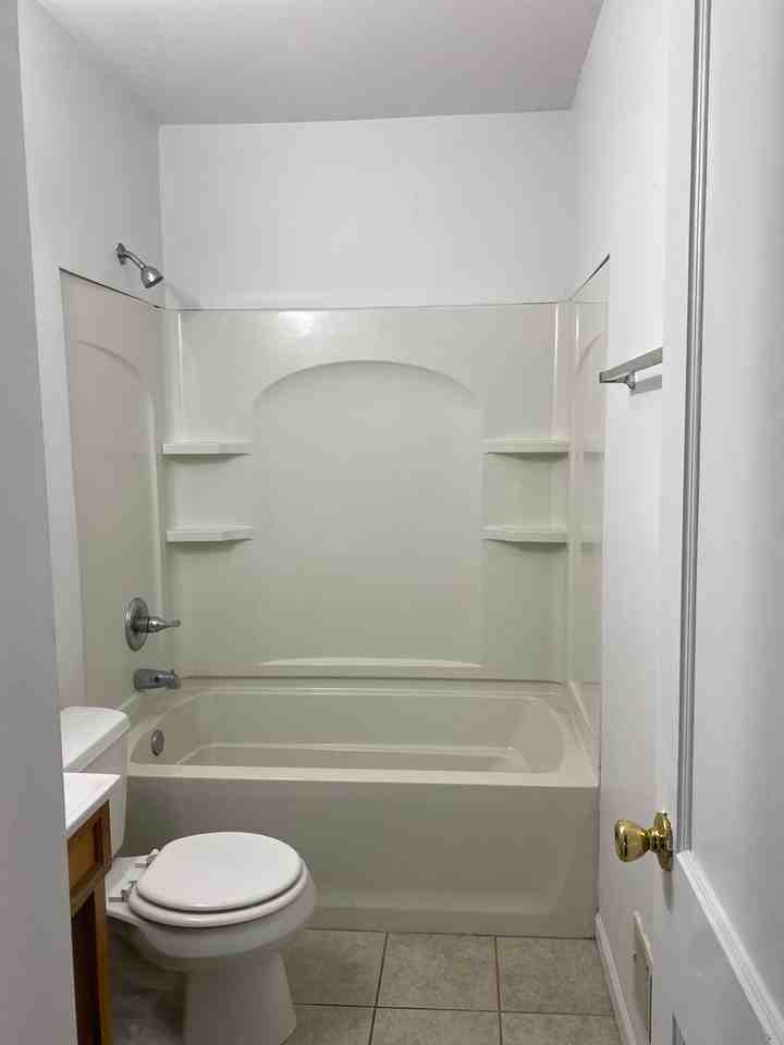 430 Lester St - Photo 5 of 9