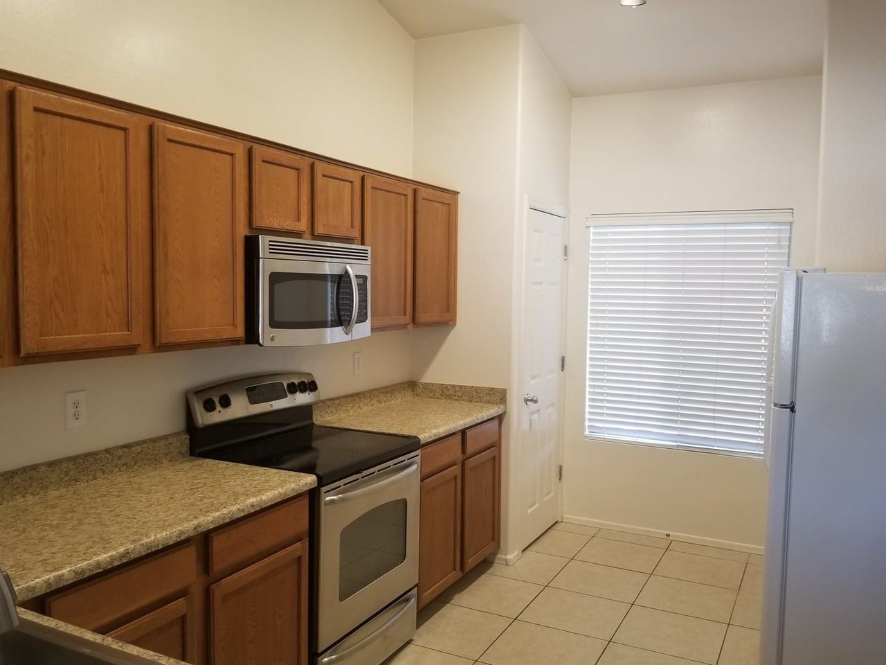 530 S 114th Ave - Photo 2 of 20