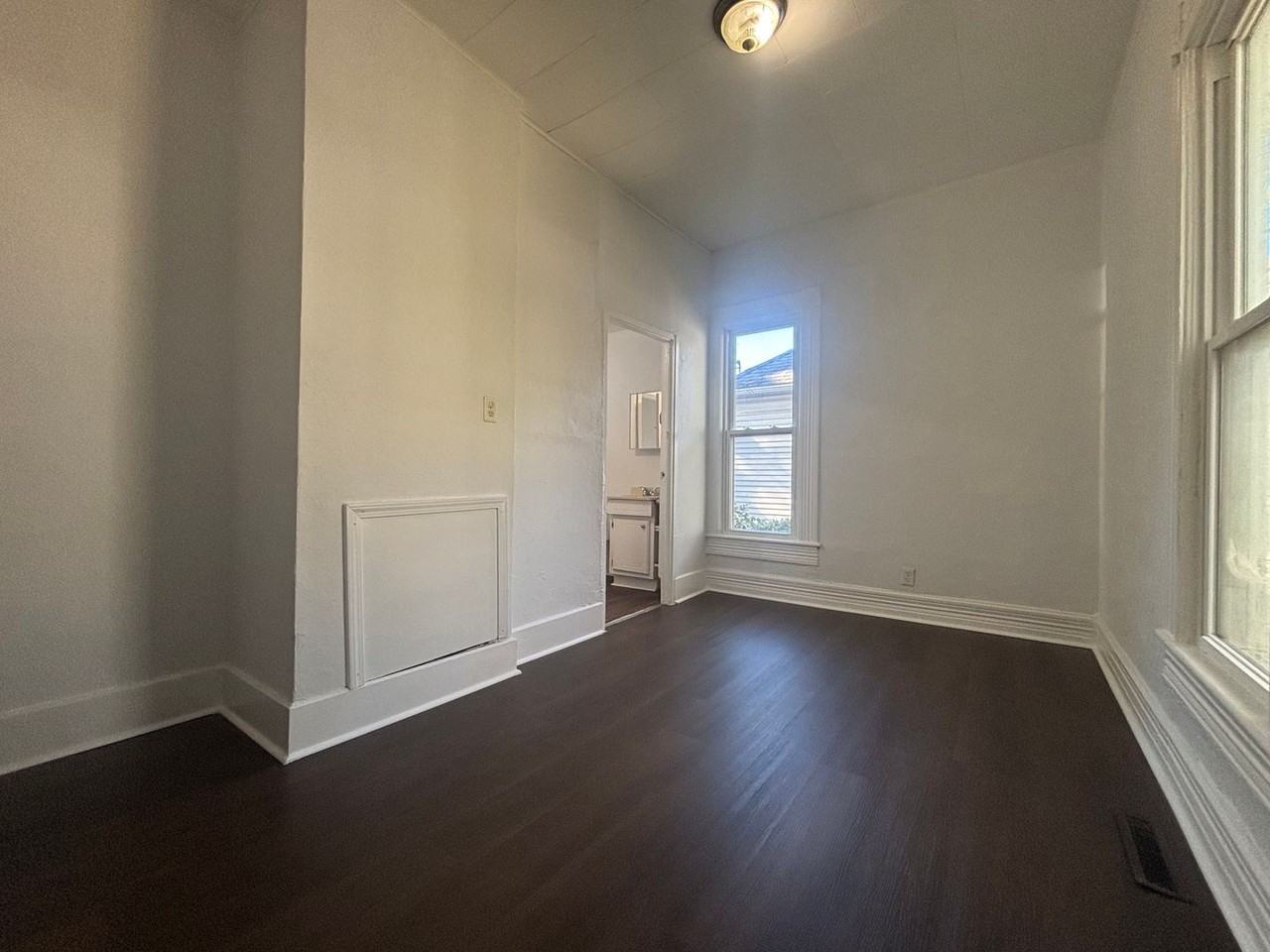 921 W Harrison St - Photo 7 of 10