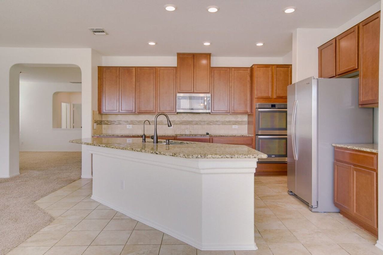 343 Alamosa Dr - Photo 3 of 18