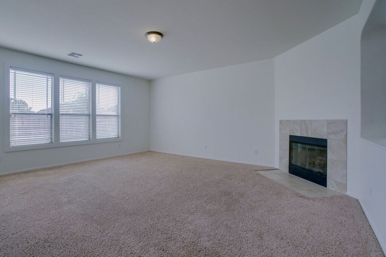 343 Alamosa Dr - Photo 6 of 18