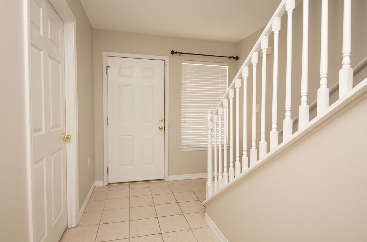 984 Scenic Oak Ln - Photo 2 of 29