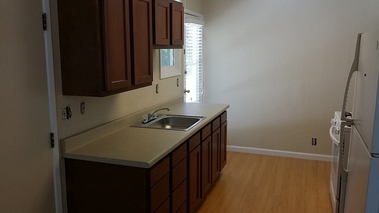 733 Santa Rosa St - Photo 2 of 10