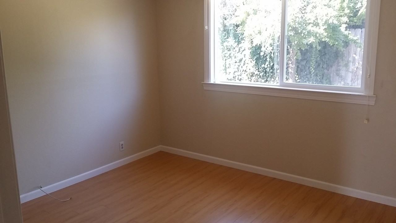 733 Santa Rosa St - Photo 6 of 10