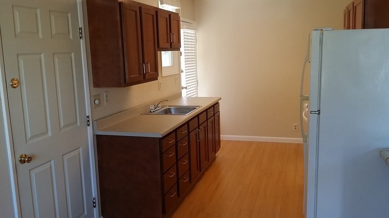 733 Santa Rosa St - Photo 3 of 10