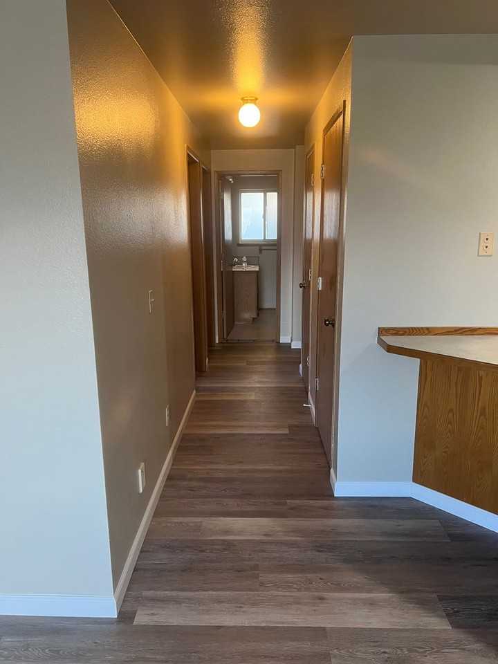 1023 N Baker Ave - Photo 5 of 11