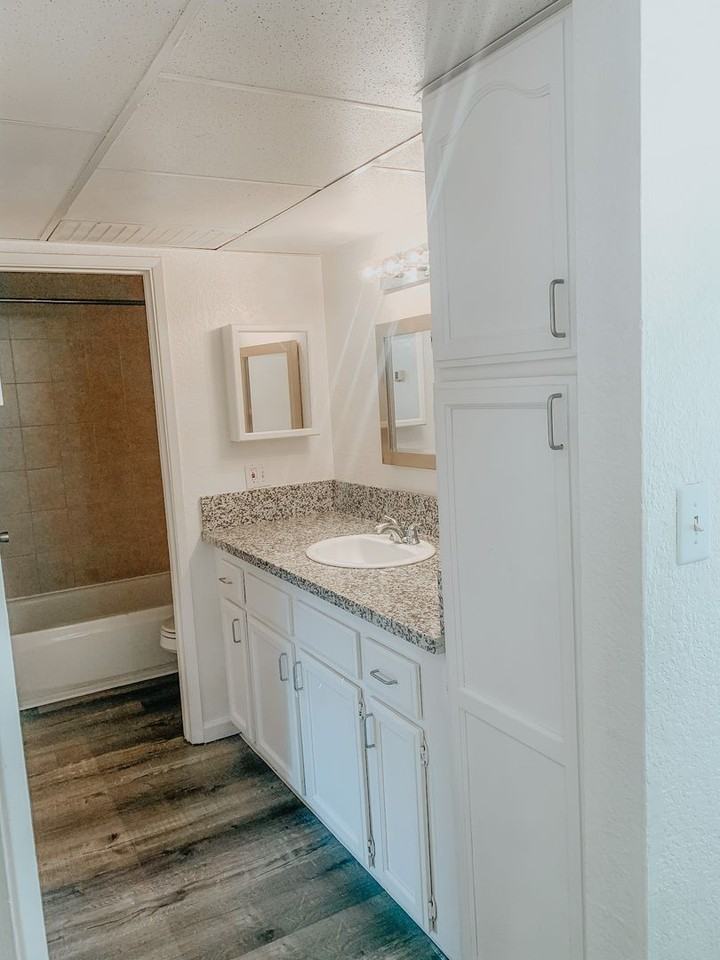 Amberwood Apartments - Photo 7 of 11