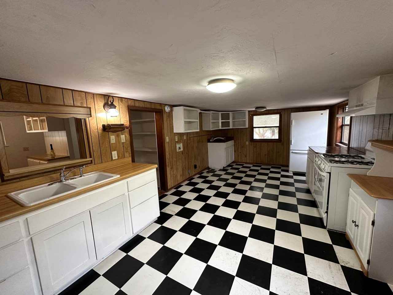 330 Cedar Springs Rd - Photo 2 of 14