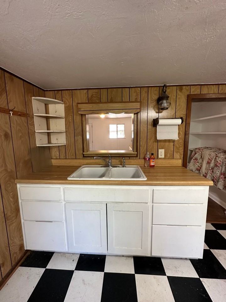 330 Cedar Springs Rd - Photo 4 of 14