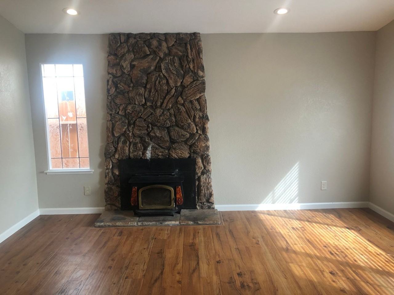 1636 Klamath River Dr - Photo 3 of 8