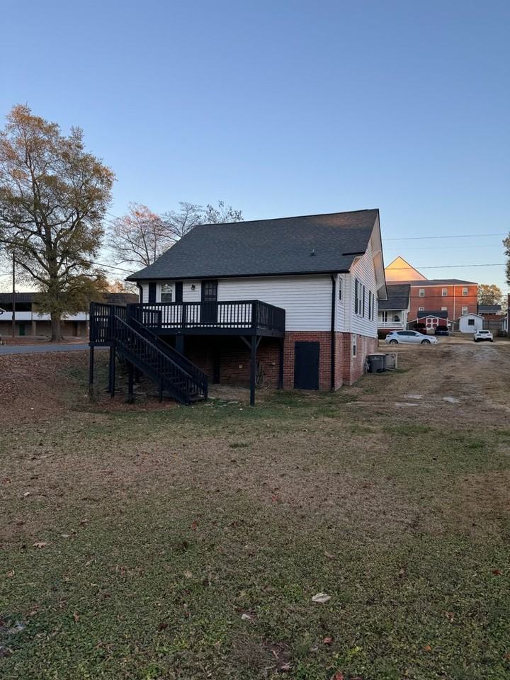 623 N Walnut St - Photo 5 of 25