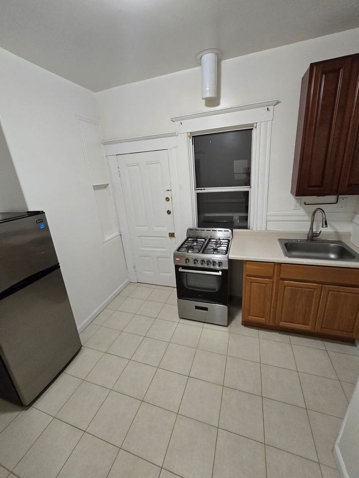 8 Cypress St - Photo 2 of 5